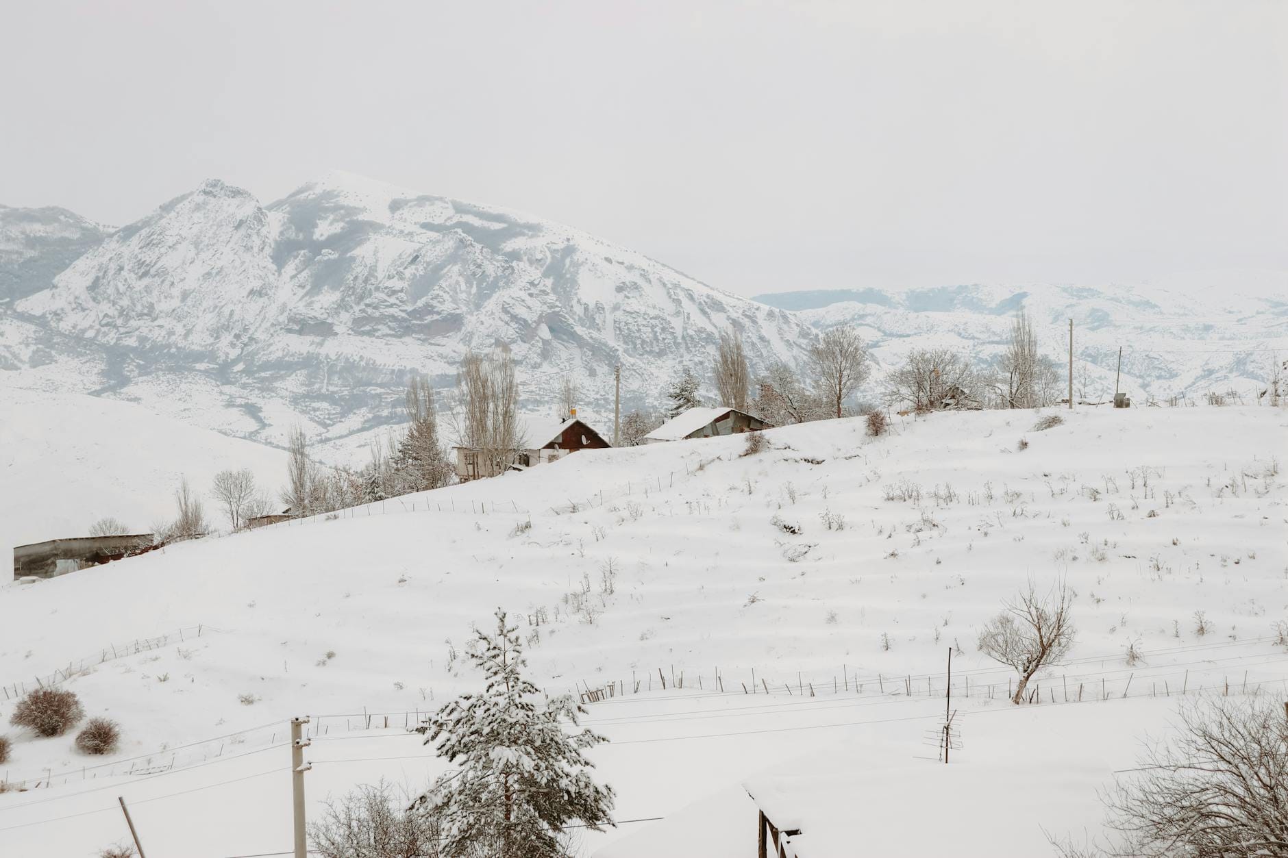 Zimowy Zermatt u stóp ośnieżonych alpejskich szczytów